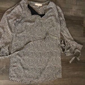 Fully lined Loft flowy dress with belt. XSP.